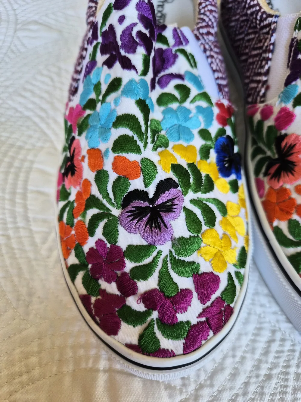 LIKE NEW Ndavaa Embroidered Floral Slip-On Sneakers - Multicolor Mens 8